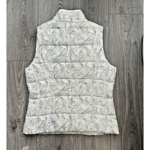 Chic Puffer Vest White Silver Quilted‎ Small Zip Up Zip Pockets Classy WHBM - Picture 2 of 7